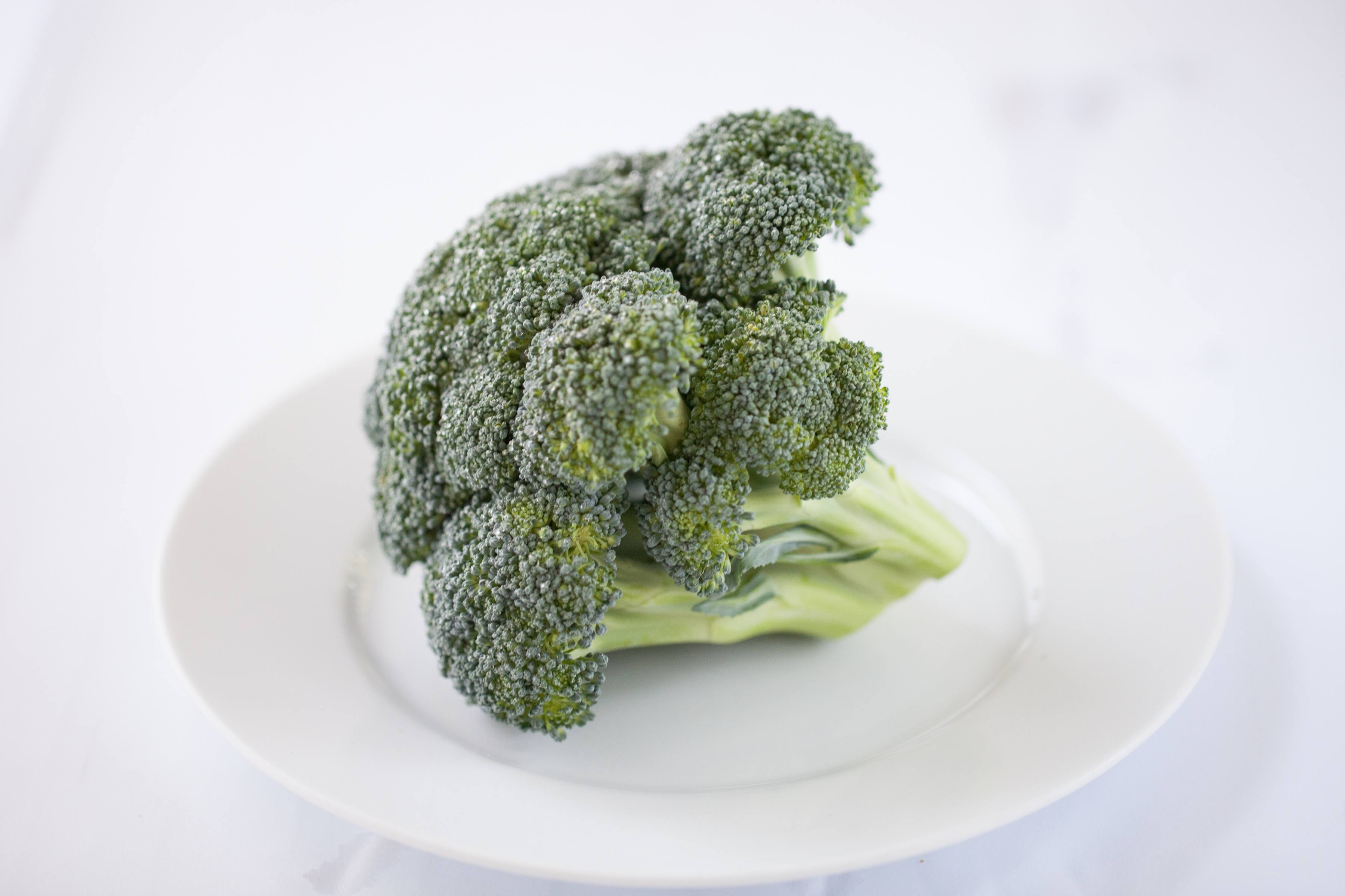 Glæd familien med broccolisalat -